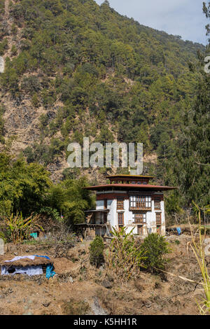 Ferme et terre agricole près de Wangdue Phodran dans l'ouest du Bhoutan. Banque D'Images