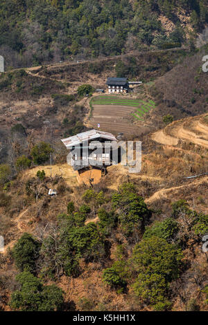 Ferme et terre agricole près de Wangdue Phodran dans l'ouest du Bhoutan. Banque D'Images