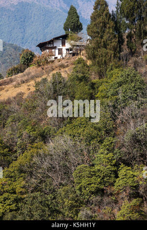 Ferme et terre agricole près de Wangdue Phodran dans l'ouest du Bhoutan. Banque D'Images