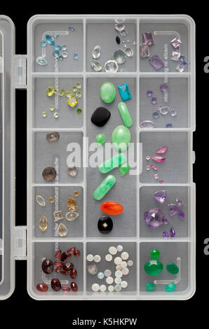 Collection de pierres précieuses, minéraux, pour la fabrication de bijoux en fort Banque D'Images