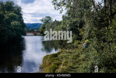 Dans la rivière teith callander, Perthshire, près de Stirling à Loch Lomond et les Trossachs national park en Ecosse Banque D'Images