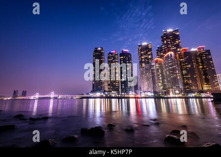 Vue de nuit sur la ville de Busan à marine city Banque D'Images