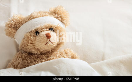 L'enfant est malade concept.ours à l'hôpital Banque D'Images