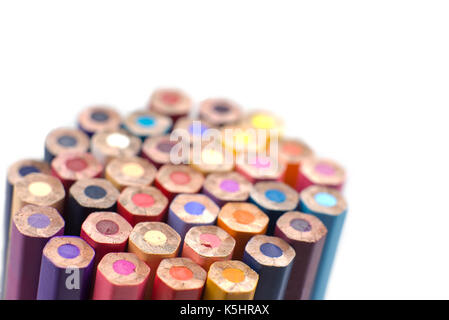 Groupe des crayons de couleur isolé sur fond blanc, crayons de couleur peut être utilisé comme arrière-plan et ajouter du texte ou word, crayons de couleur en bois et une s Banque D'Images