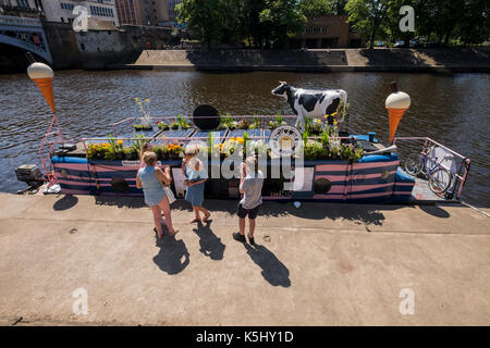 La glace voile à côté de Leland pont sur la rive de la rivière Ouse, York, Yorkahire, England, UK Banque D'Images