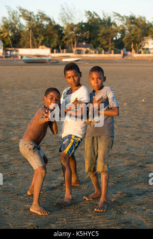 Les garçons, Toliara, Madagascar Banque D'Images