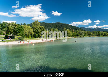 Badestrand am tegernsee bei gmund, Oberbayern, Bayern, Deutschland | plage de baignade au lac tegernsee près de gmund, Upper Bavaria, Bavaria, allemand Banque D'Images