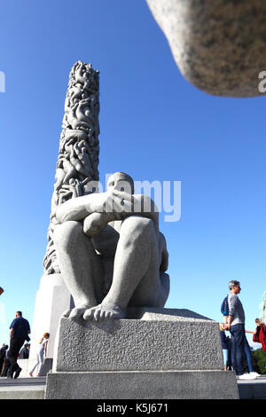 Le monolithe et d'autres sculptures de granit in Vigeland Park, Oslo, Norvège Banque D'Images