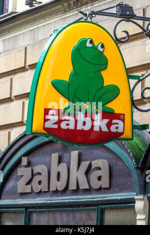 Zabka logo, petit magasin en Pologne, Czieszyn Banque D'Images