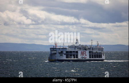 Le MV Holiday Island de la Northumberland Ferries Limited est vu traverser le détroit de Northumberland entre la Nouvelle-Écosse et l'île. Banque D'Images