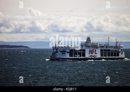 Le MV Holiday Island de la Northumberland Ferries Limited est vu traverser le détroit de Northumberland entre la Nouvelle-Écosse et l'île. Banque D'Images