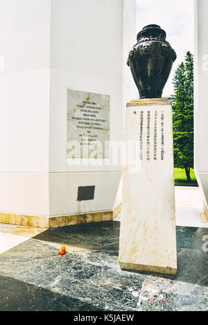 Singapour monument de guerre. un close-up sous le monument commémoratif de guerre civile en souvenir de civils morts durant l'occupation japonaise de la seconde guerre mondiale 2. Banque D'Images