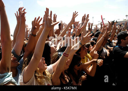 La foule mains Vans Warped Tour 2010 Seaside Park juin 27,2010,ventura en Californie. Banque D'Images