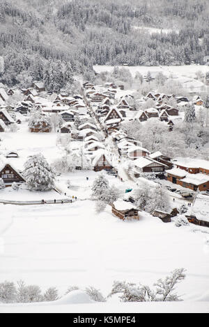 Villages historiques de Shirakawa-go et Gokayama, Japon. L'hiver à Shirakawa-go, Japon. style traditionnel dans des huttes Gassho-zukuri, village shirakawago et Banque D'Images