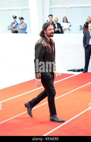 Venise, Italie. 9 septembre 2017. Warwick Thornton arrive à la cérémonie de remise des prix lors du 74ème Festival du film de Venise à Sala Grande le 9 septembre 2017 à Venise, en Italie. Crédit: Annalisa Flori/Media Punch/Alay Live News Banque D'Images