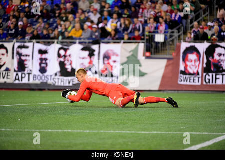 Foxborough, Massachusetts 9 Sep 2017. New England Revolution attaquant Cody Cropper (1) plongées sur la balle au cours de la MLS match entre l'Impact de Montréal et le New England Revolution tenue au Stade Gillette à Foxborough dans le Massachusetts. Défaite 1-0 de l'impact de la révolution. Eric Canha/CSM/Alamy Live News Banque D'Images