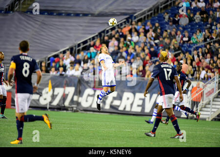 Foxborough, Massachusetts 9 Sep 2017. Le milieu de terrain de l'Impact de Montréal Samuel Piette (29) à la tête de la balle pendant le jeu entre la MLS Impact de Montréal et le New England Revolution tenue au Stade Gillette à Foxborough dans le Massachusetts. Défaite 1-0 de l'impact de la révolution. Eric Canha/CSM/Alamy Live News Banque D'Images