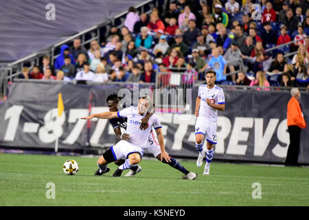 Foxborough, Massachusetts 9 Sep 2017. New England Revolution terrain Gershon koffie (5) : un milieu de terrain de l Impact de Montréal Samuel Piette (29) au cours de la MLS match entre l'Impact de Montréal et le New England Revolution tenue au Stade Gillette à Foxborough dans le Massachusetts. Défaite 1-0 de l'impact de la révolution. Eric Canha/CSM/Alamy Live News Banque D'Images