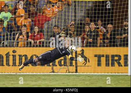 Houston, TX, USA. Sep 9, 2017. Colorado Rapids gardien Tim Howard (1) fait une sauvegarde au cours d'un match de Major League Soccer entre le Dynamo de Houston et le Colorado Rapids au stade BBVA Compass à Houston, TX. Chris Brown/CSM/Alamy Live News Banque D'Images