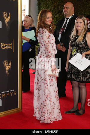 Los ANGELES, CA - SEPTEMBRE 09: Leah Remini, au Creative Arts Emmy Awards 2017 au Microsoft Theatre le 9 septembre 2017 à Los Angeles, Californie. Crédit: Faye Sadou/Mediapunch Banque D'Images