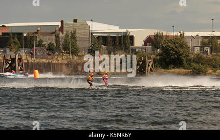 La baie de Cardiff, Pays de Galles, Royaume-Uni. 9 septembre, 2017. action de l'eau nationale britannique 12ntm shi course tenue à Cardiff Bay 9 septembre 2017 Credit : Graham hare/Alamy live news Banque D'Images