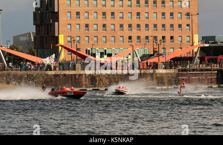 La baie de Cardiff, Pays de Galles, Royaume-Uni. 9 septembre, 2017. action de l'eau nationale britannique 12ntm shi course tenue à Cardiff Bay 9 septembre 2017 Credit : Graham hare/Alamy live news Banque D'Images