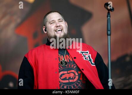 Rag'n'bone man au bestival music festival estate Lulworth, Dorset, UK. rag'n'bone man crédit : finnbarr webster/Alamy live news Banque D'Images