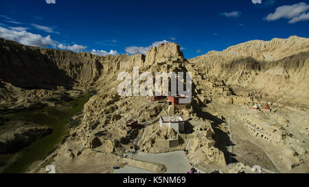 Zanda. Août 31, 2017. Photo prise le août. 31, 2017 montre les ruines de la royaume de gugé zanda comté de la préfecture de ngari du sud-ouest de la Chine dans la région autonome du Tibet. guge kingdom, qui a fondé autour du 9e siècle mais disparu mystérieusement pendant le 17ème siècle, attire de nombreux touristes chaque année avec son patrimoine de la couleur de la peinture, des figurines en argile et sculptures. crédit : liu dongjun/Xinhua/Alamy live news Banque D'Images