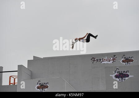 Hefei, Chine, Anhui province. Sep 9, 2017. Un ventilateur parkour d'Autriche prend part à une compétition de compétences au cours de la 2017 International hefei parkour ouvrir à hefei, capitale de la Chine de l'est la province de l'Anhui, sept. 9, 2017. Le concours de deux jours, qui a débuté sur sept. 9, a attiré un bon nombre de fans de parkour le monde. crédit : yang xiaoyuan/Xinhua/Alamy live news Banque D'Images