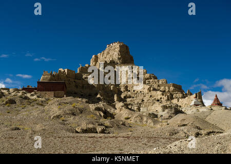 Zanda. Août 31, 2017. Photo prise le août. 31, 2017 montre les ruines de la royaume de gugé zanda comté de la préfecture de ngari du sud-ouest de la Chine dans la région autonome du Tibet. guge kingdom, qui a fondé autour du 9e siècle mais disparu mystérieusement pendant le 17ème siècle, attire de nombreux touristes chaque année avec son patrimoine de la couleur de la peinture, des figurines en argile et sculptures. crédit : liu dongjun/Xinhua/Alamy live news Banque D'Images