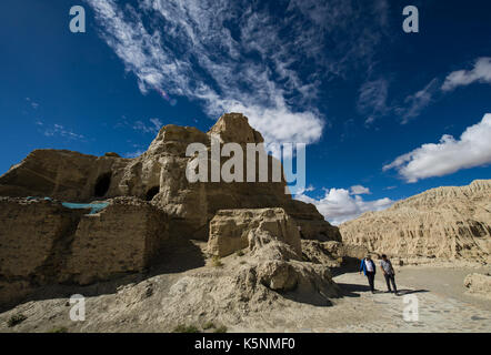 Zanda. Août 31, 2017. Photo prise le août. 31, 2017 montre les ruines de la royaume de gugé zanda comté de la préfecture de ngari du sud-ouest de la Chine dans la région autonome du Tibet. guge kingdom, qui a fondé autour du 9e siècle mais disparu mystérieusement pendant le 17ème siècle, attire de nombreux touristes chaque année avec son patrimoine de la couleur de la peinture, des figurines en argile et sculptures. crédit : liu dongjun/Xinhua/Alamy live news Banque D'Images