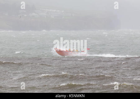 Aberystwyth, Ceredigion, pays de Galles, Royaume-Uni 10 septembre 2017. Météo France : conditions Blustery à Aberystwyth ce matin que l'équipage de sauvetage locales exercice sur la mer agitée. © Ian Jones/Alamy Live News. Banque D'Images