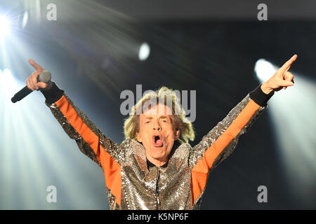 Mick Jagger joue sur la scène pendant le début de la tournée européenne des rolling stones "pierres - pas de filtre' à le Stadtpark (parc de la ville') à Hambourg, Allemagne, 9 septembre 2017. Photo : Carsten rehder/dpa Banque D'Images