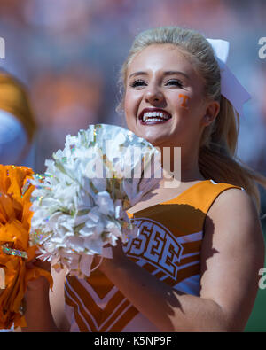 09 septembre 2017 : New York bénévoles cheerleader pendant la NCAA Football match entre les bénévoles de l'Université du Tennessee et de l'Indiana State platanes à Neyland Stadium à Knoxville, TN/CSM Gangloff Tim Banque D'Images