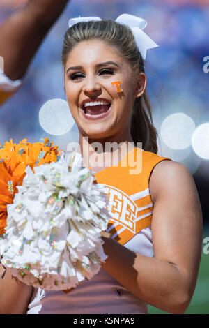 09 septembre 2017 : New York bénévoles cheerleader Eleni Brinias durant la NCAA Football match entre les bénévoles de l'Université du Tennessee et de l'Indiana State platanes à Neyland Stadium à Knoxville, TN/CSM Gangloff Tim Banque D'Images