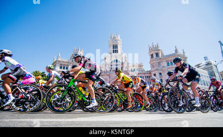 Madrid, Espagne. Sep 10, 2017. En peloton pendant la course cycliste femmes 'Madrid Challenge" le 10 septembre 2017 à Madrid, Espagne. Crédit : David Gato/Alamy Live News