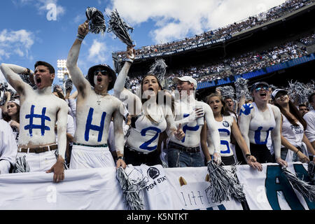 University Park, Pennsylvania, USA. Sep 9, 2017. 09 septembre 2017 : Fans célébrer au cours de la NCAA football match entre les Panthers de Pittsburgh et l'université de Penn State Nittany Lions au stade Beaver à University Park, Pennsylvania. Crédit : Scott/Taetsch ZUMA Wire/Alamy Live News Banque D'Images