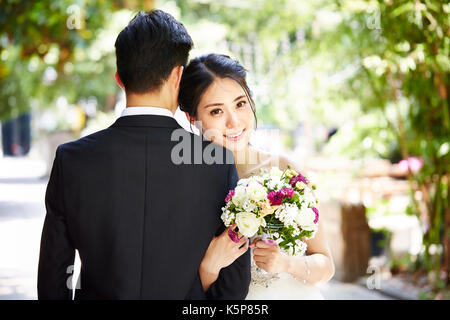 Portrait of young asian Bride and Groom au cérémonie de mariage. Banque D'Images