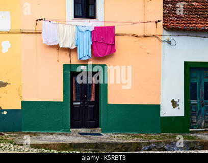 Un vview colorés d'une maison peinte en lourinha, Lisbonne, Portugal Banque D'Images