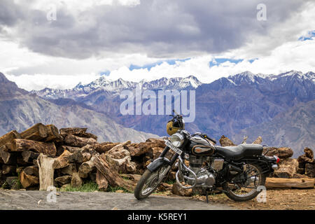 Le magnifique monastère situé sur la montagne, au-dessus de la rivière spiti, dans le vally Banque D'Images