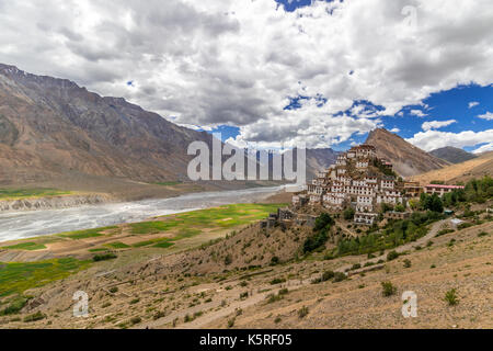 Le magnifique monastère situé sur la montagne, au-dessus de la rivière spiti, dans le vally Banque D'Images