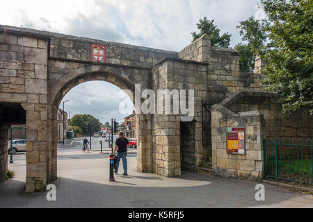 Fishergate bar une entrée à travers les murs de la ville de York à la côté sud de la ville il y a eu une passerelle ici depuis l'époque médiévale Banque D'Images