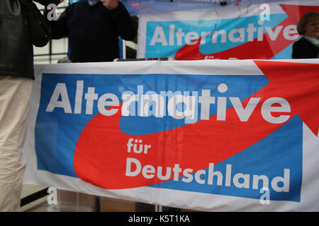 Munich, Allemagne. 09Th sep 2017. L'AFD stand à Münchner Freiheit. ce week-end, le 'leopoldcorso' street life festival a lieu. des partis politiques différents utilisés pour la campagne électorale. l'AFD n'était pas autorisé à y participer. pour qu'ils avaient un stand juste à côté de la 'leopoldcorso'. crédit : Alexander pohl/pacific press/Alamy live news Banque D'Images