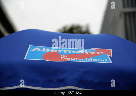 Munich, Allemagne. 09Th sep 2017. stand afd. ce week-end, le 'leopoldcorso' street life festival a lieu. des partis politiques différents utilisés pour la campagne électorale. l'AFD n'était pas autorisé à y participer. pour qu'ils avaient un stand juste à côté de la 'leopoldcorso'. crédit : Alexander pohl/pacific press/Alamy live news Banque D'Images