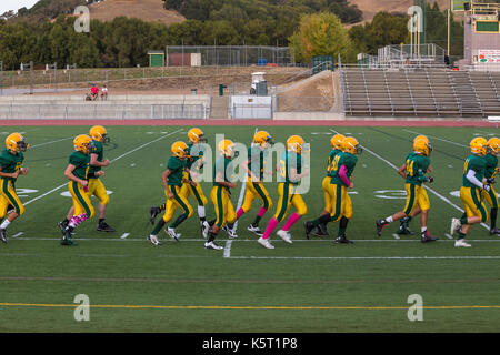 San Marin mustangs high school high school, joueurs de football, l'exercice avant match, match de football de l'école secondaire, Novato, comté de marin, en Californie Banque D'Images