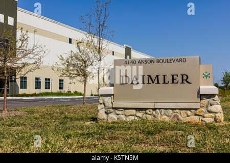 Whitestown - Circa 2017 Septembre : Daimler Trucks North America Distribution Center. Daimler Trucks est anciennement Freightliner Corporation et administré par Banque D'Images