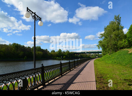 Quai de canal de Moscou à Khimki, Russie Banque D'Images