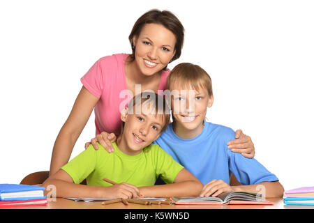 Mère et fils à faire leurs devoirs Banque D'Images