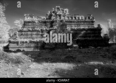 Phimeanakis (Angkor Wat), Cambodge. Le 29 octobre 1996. image provenant de b/w film infrarouge. Banque D'Images