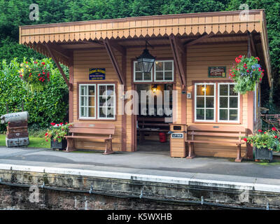 Salle d'attente à Crowcombe Heathfield gare, Somerset, Royaume-Uni. Banque D'Images